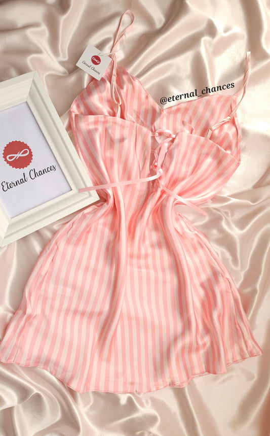 Nuisette en haute qualité du satin 2 tailles : M (36-38) + L (38-40)