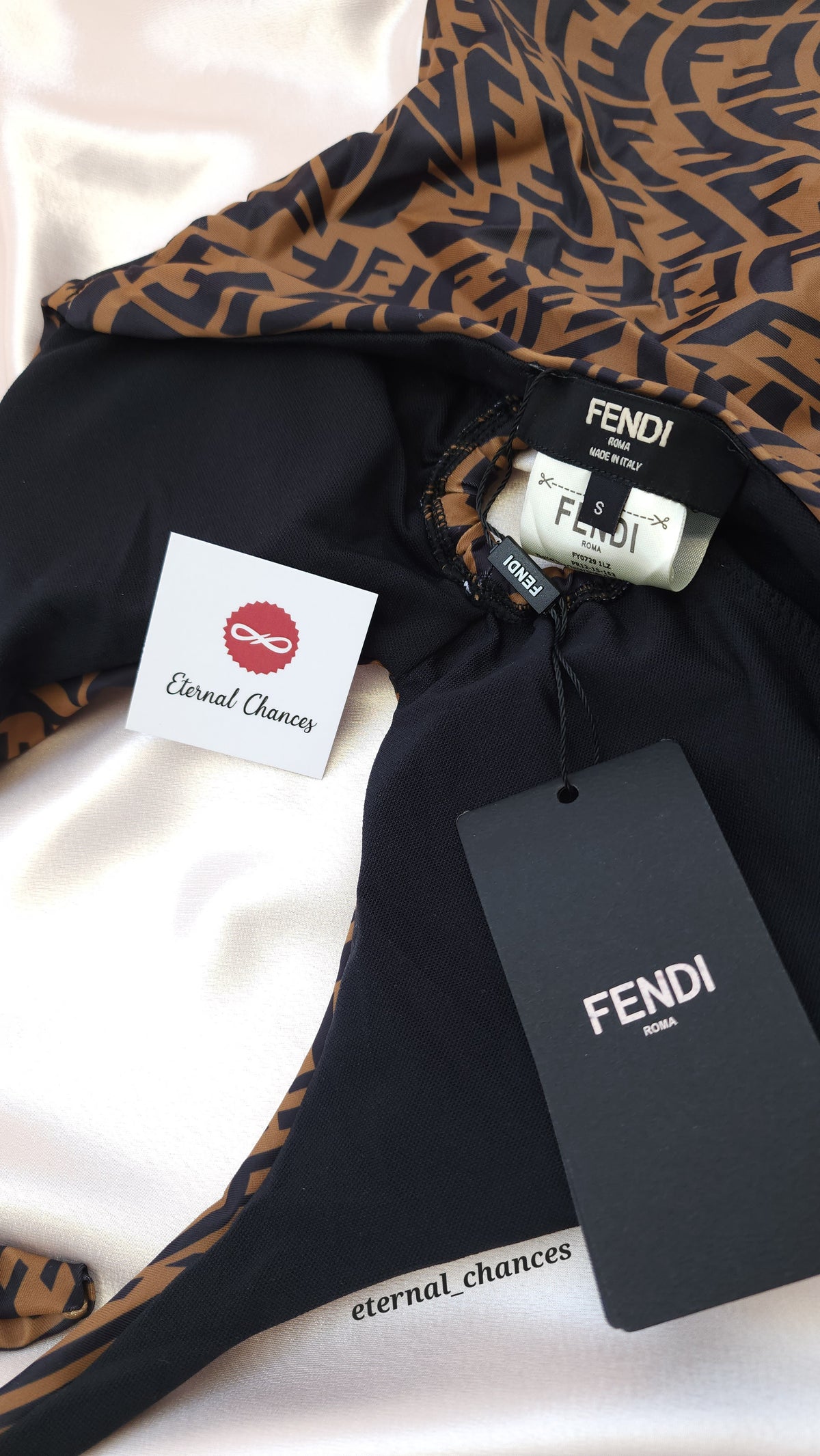 Maillot de bain rembourré "FENDI" taille S - M - L