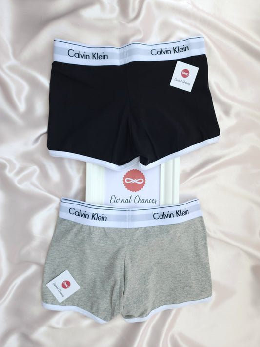 Short Calvin Klein disponible en 2 couleurs Taille S-M-L