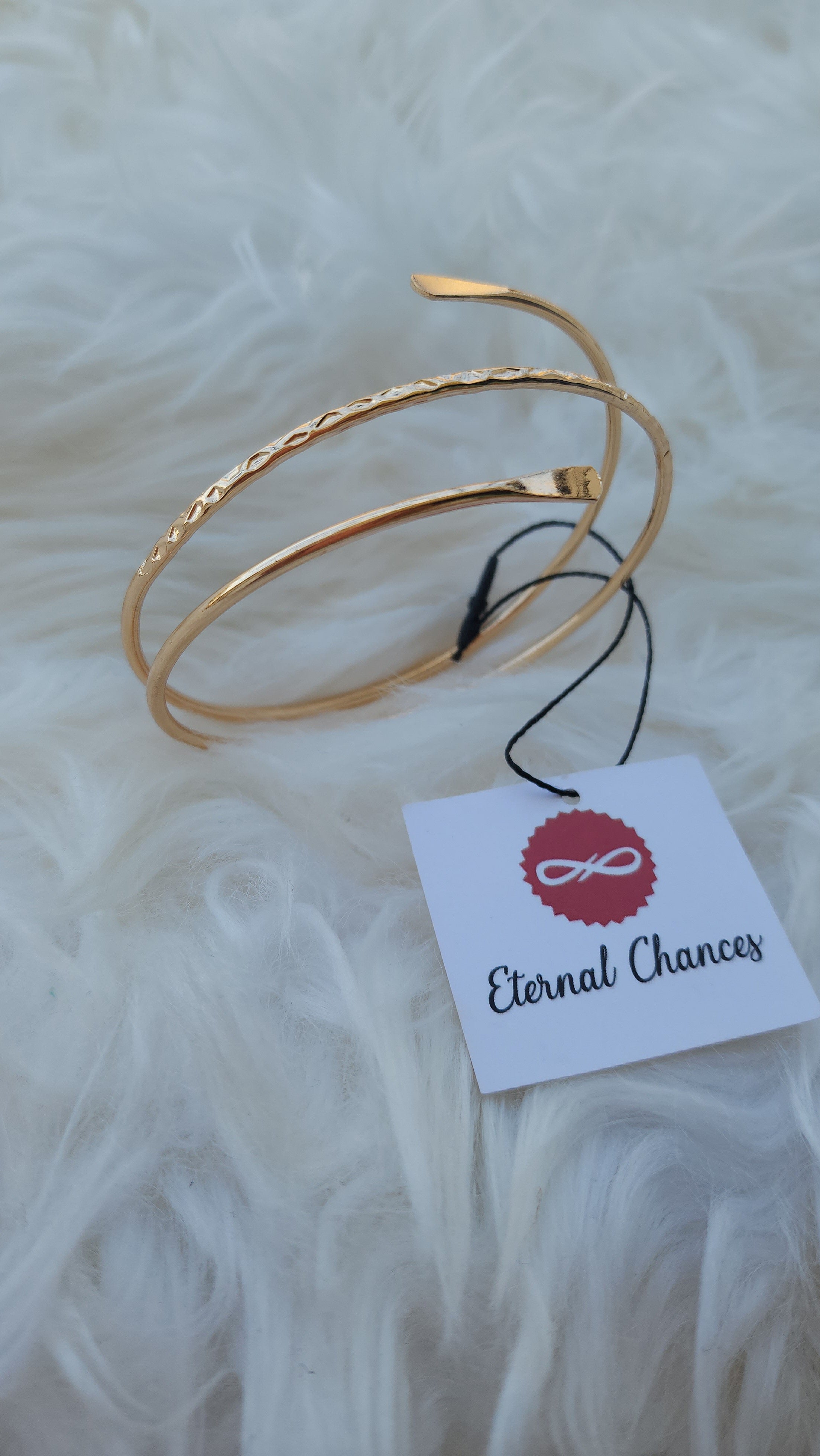 Bracelet de manchette سوار للذراع